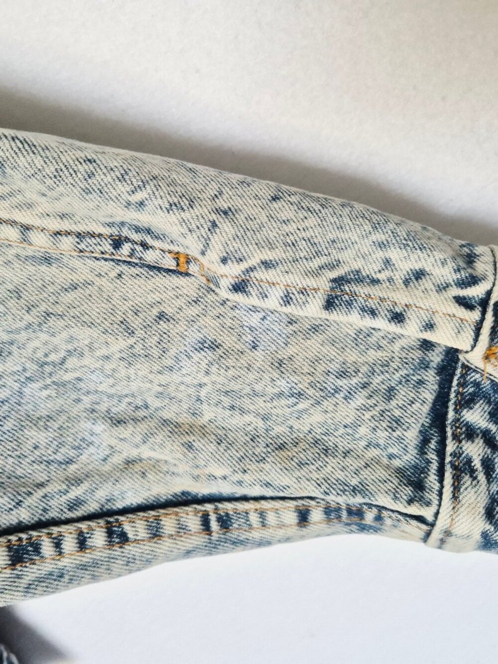 Vintage'80s Levi's 70507-0219 Made in USA Stonewashed Denim Trucker Jacket - Picture 7 of 15